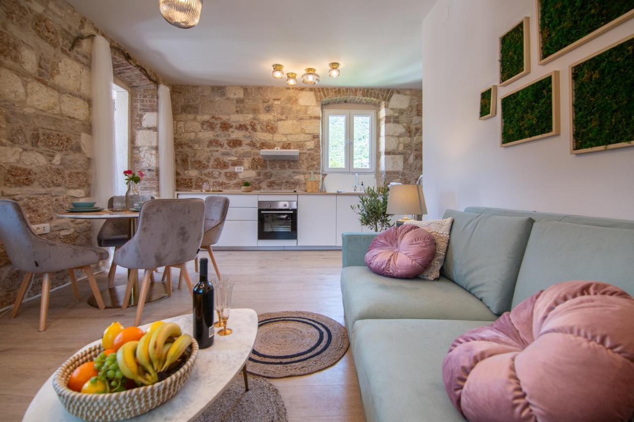 Apartments Mali Raj 코미자 외부 사진