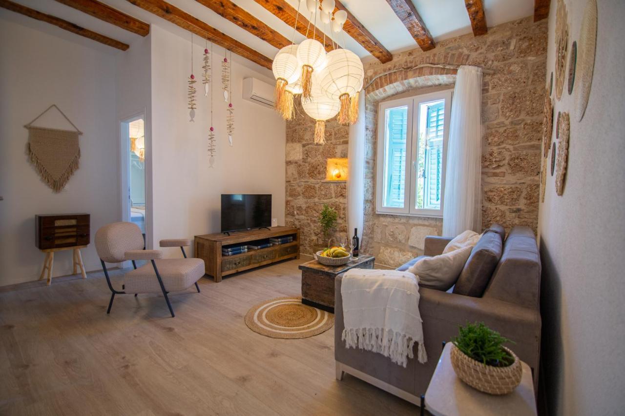 Apartments Mali Raj 코미자 외부 사진