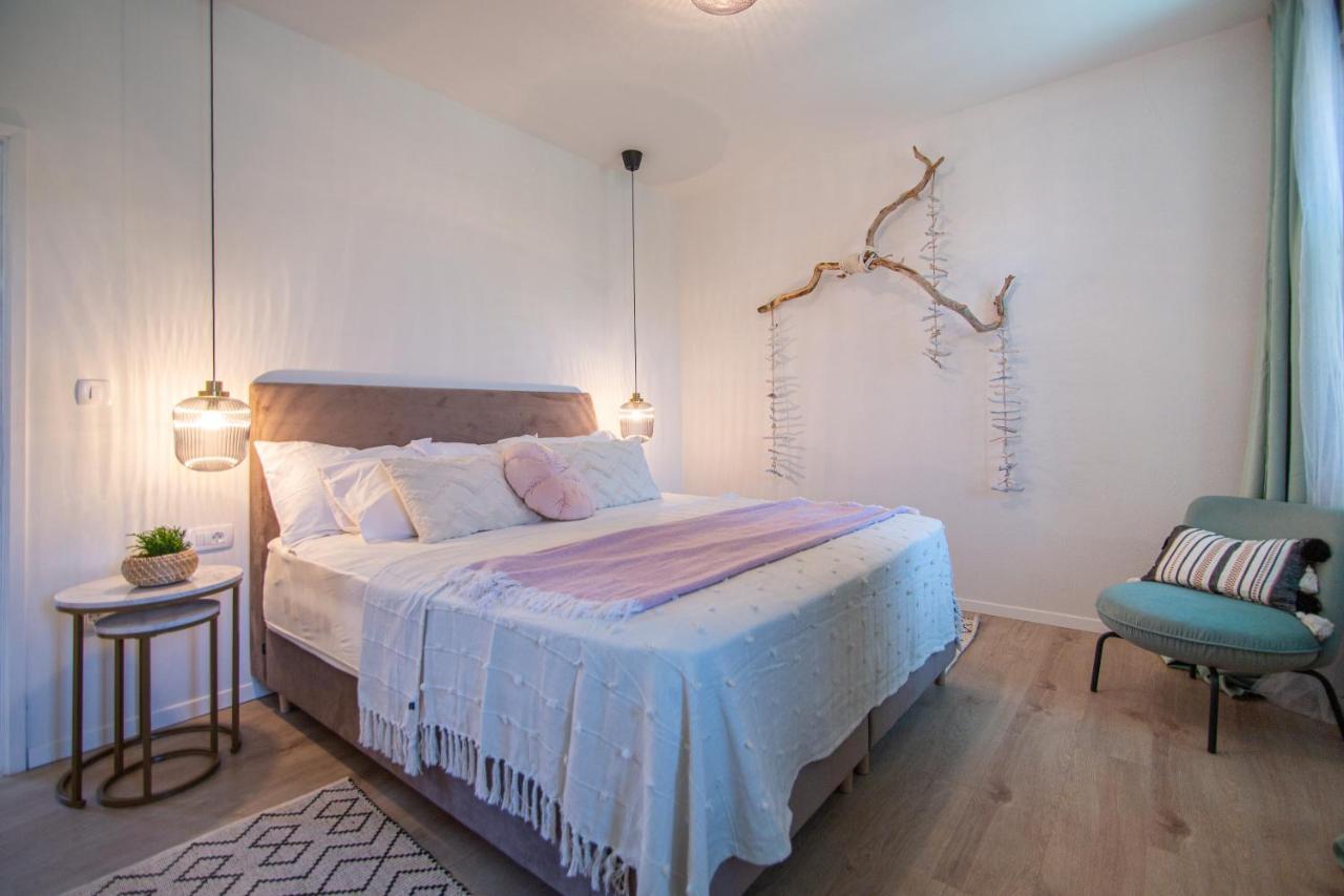 Apartments Mali Raj 코미자 외부 사진