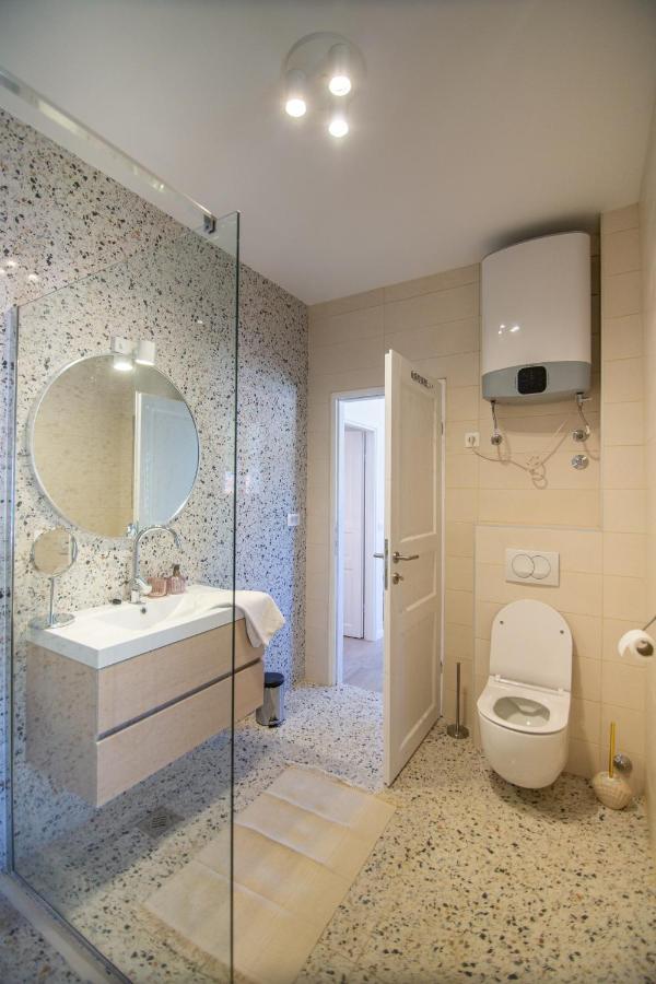 Apartments Mali Raj 코미자 외부 사진