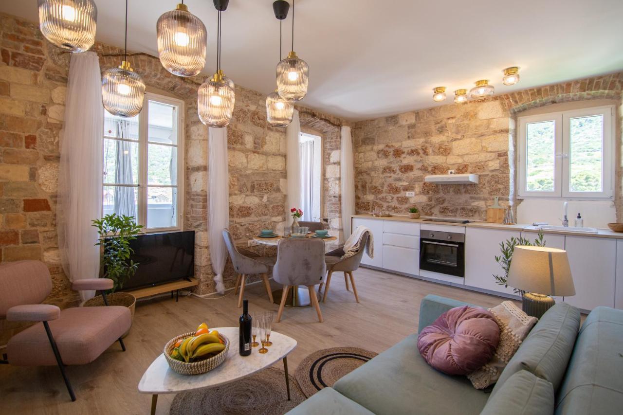Apartments Mali Raj 코미자 외부 사진