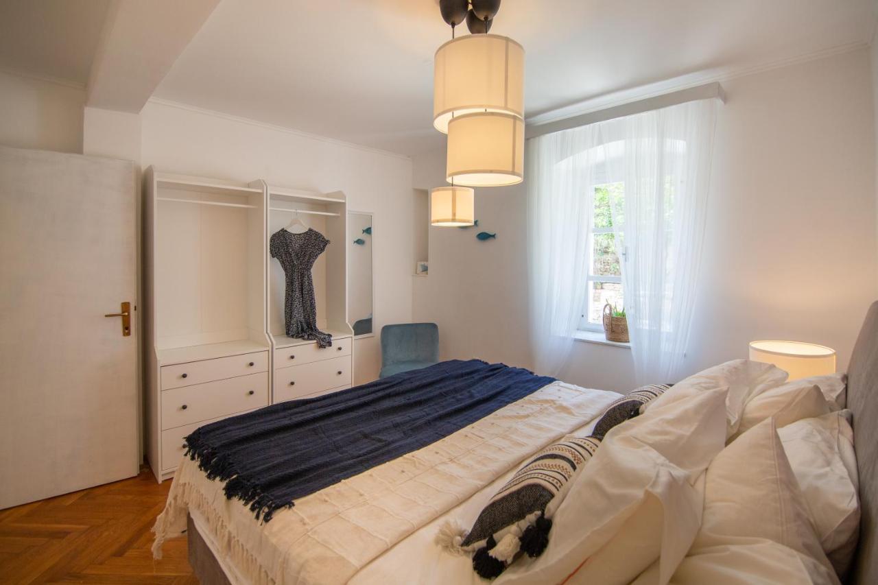 Apartments Mali Raj 코미자 외부 사진