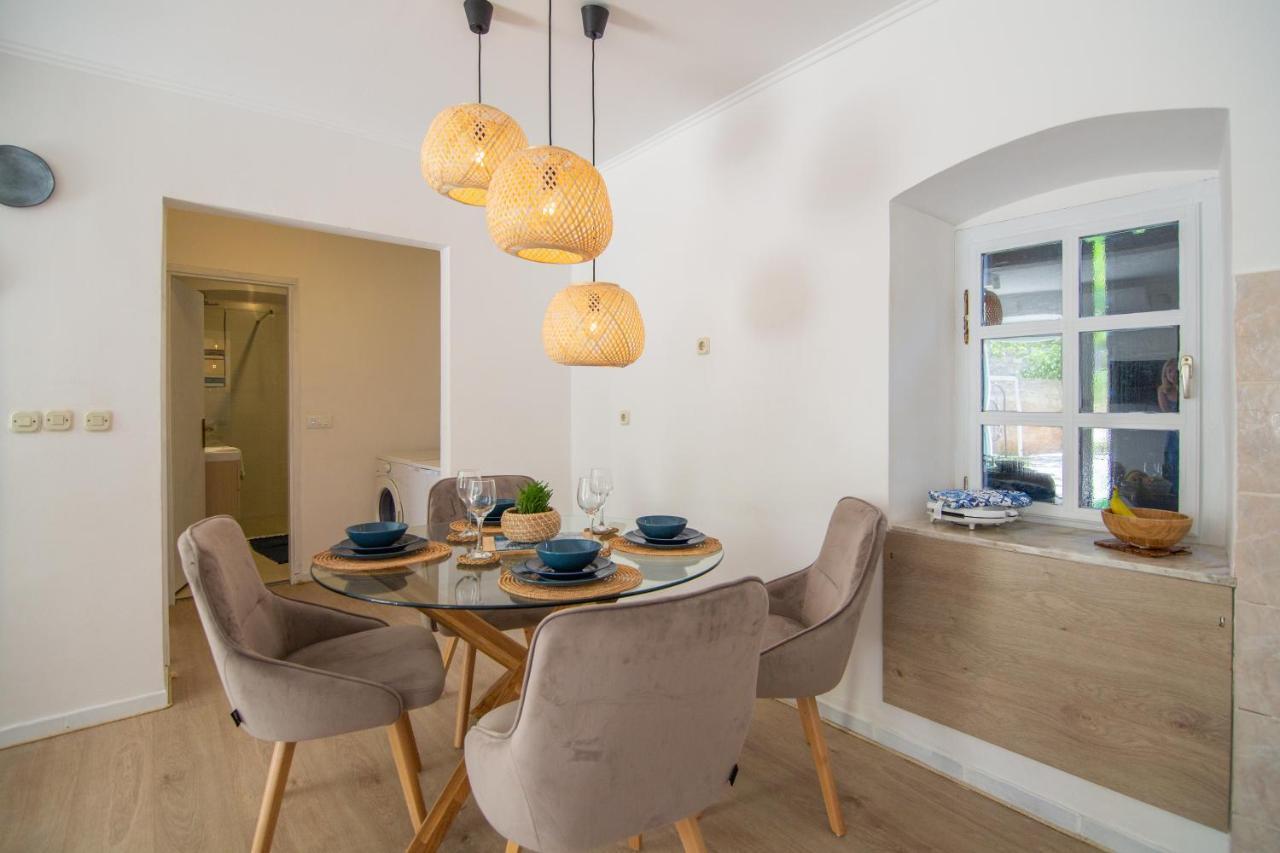 Apartments Mali Raj 코미자 외부 사진