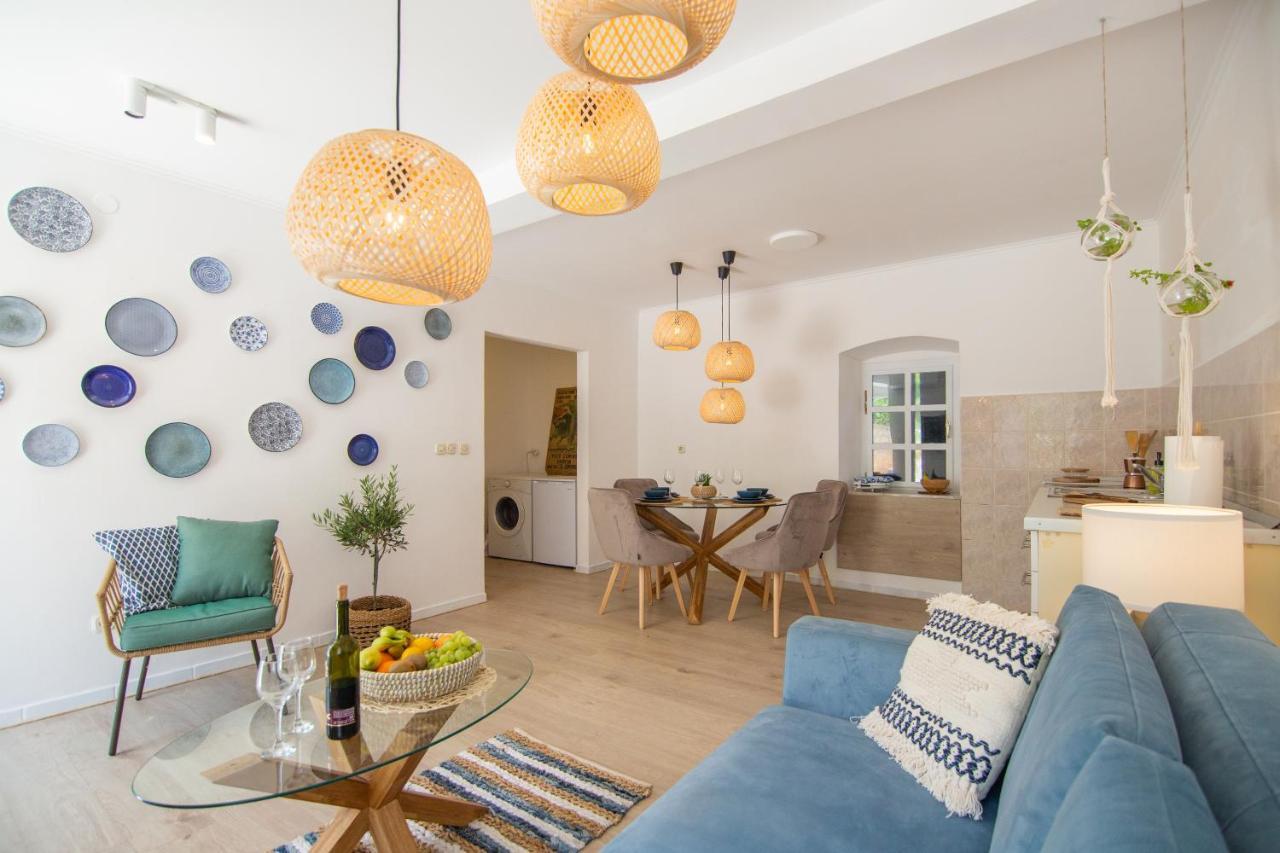 Apartments Mali Raj 코미자 외부 사진