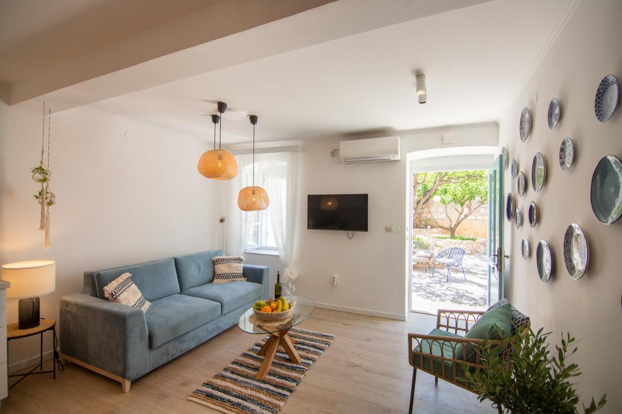 Apartments Mali Raj 코미자 외부 사진