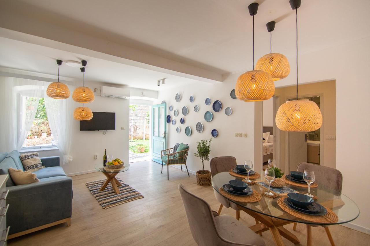 Apartments Mali Raj 코미자 외부 사진
